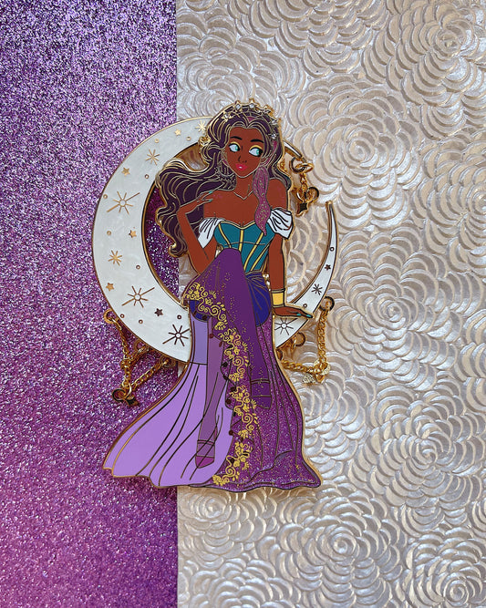 Space Goddess Esmeralda In Hand