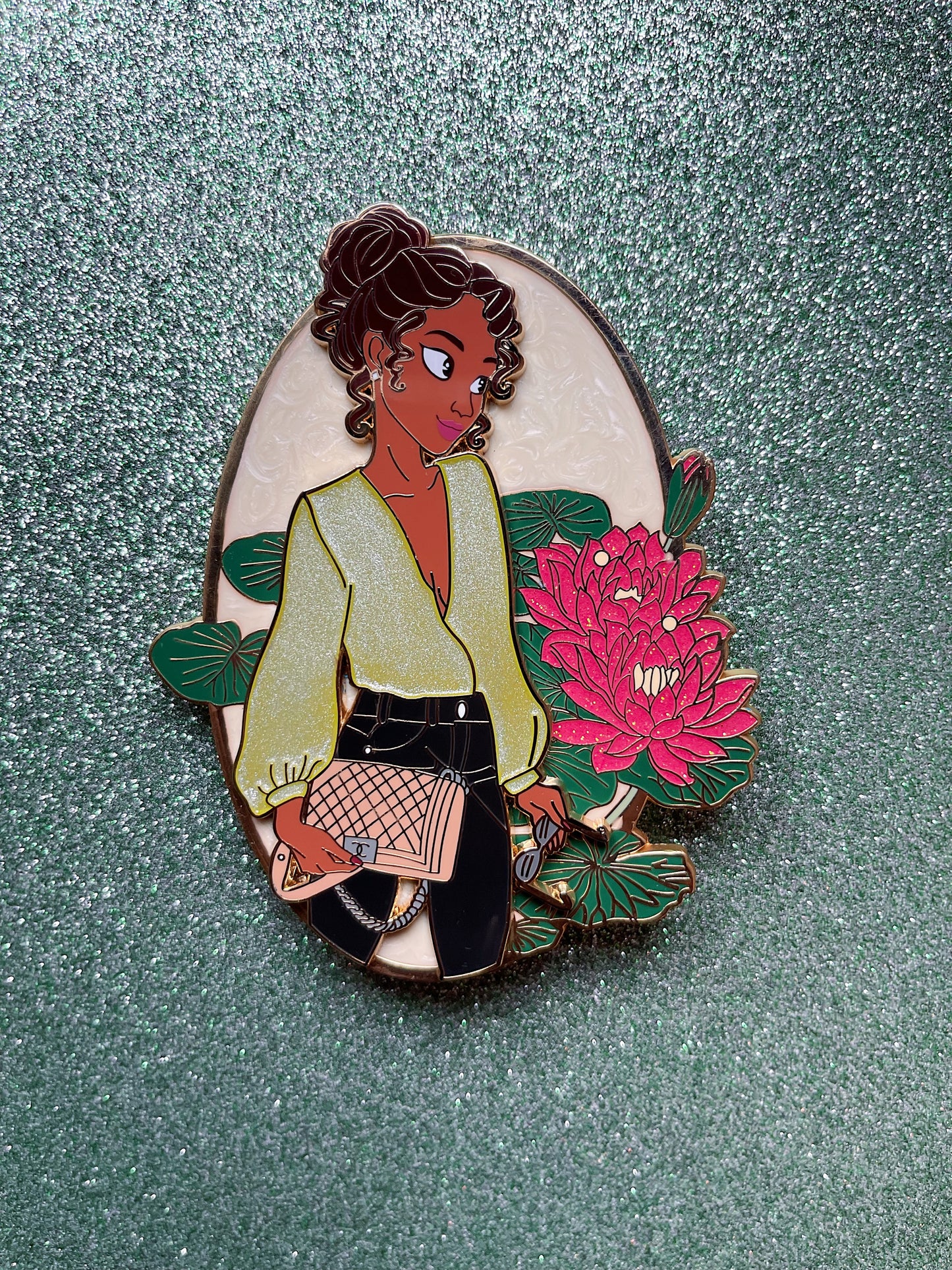 Trend Setter Tiana In Hand