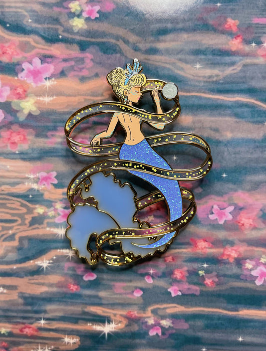 Divinity Mermaid Cinderella in Hand